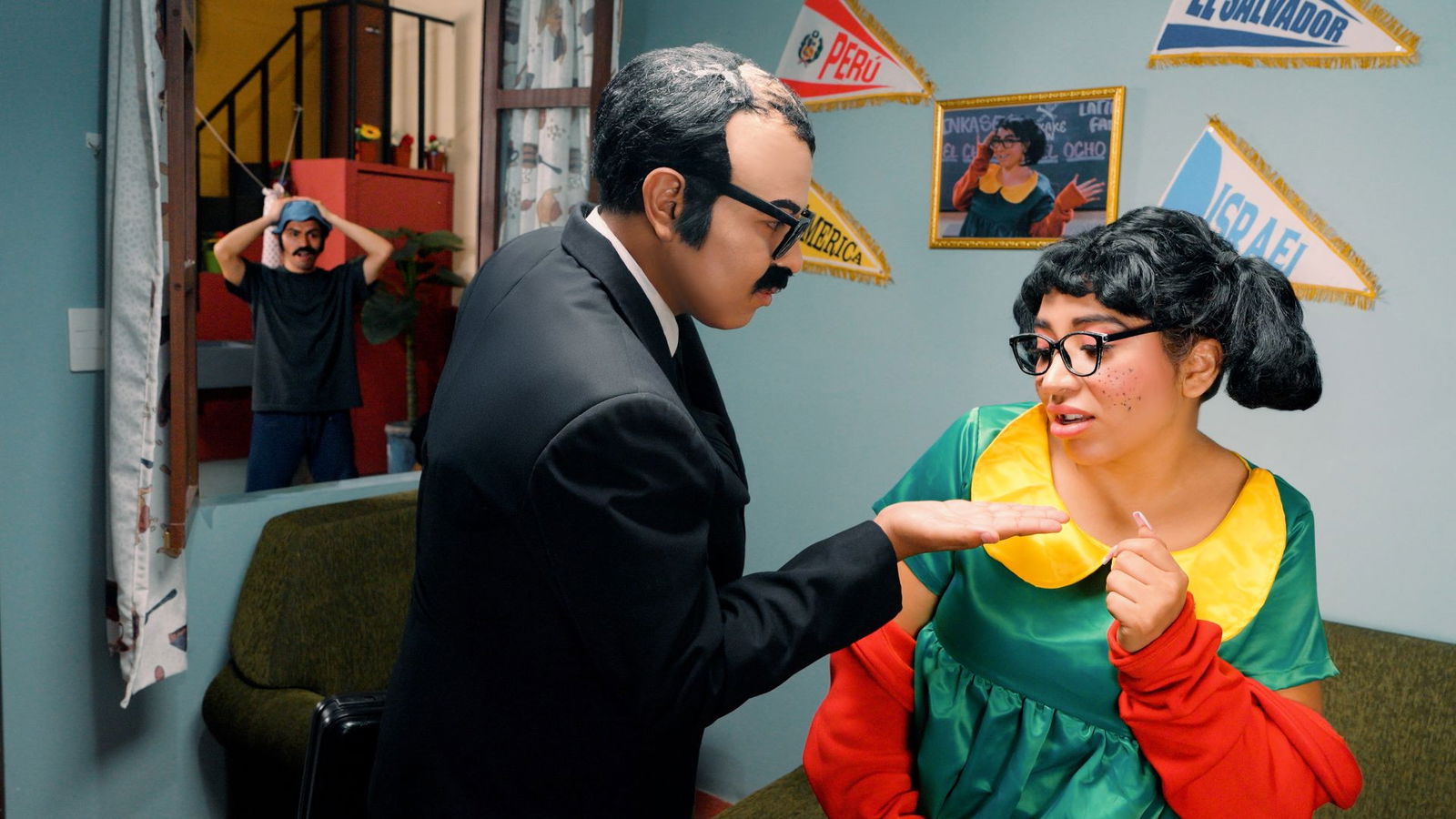 The Chibolo +18 - Don Pazón collects the rent from the Cholondrina.